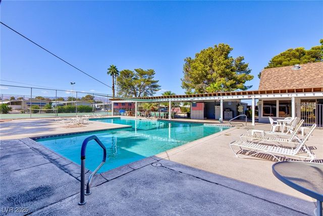 5077 Ridge Drive, Las Vegas, NV 89103