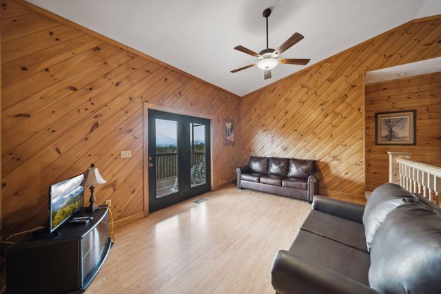 510 Wildflower Ridge Rd, Gatlinburg, TN 37738