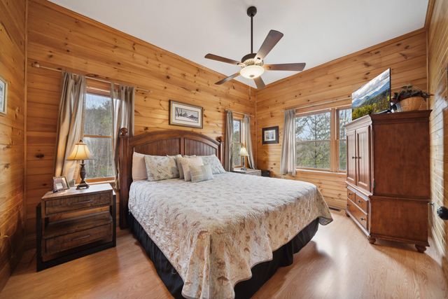 510 Wildflower Ridge Rd, Gatlinburg, TN 37738