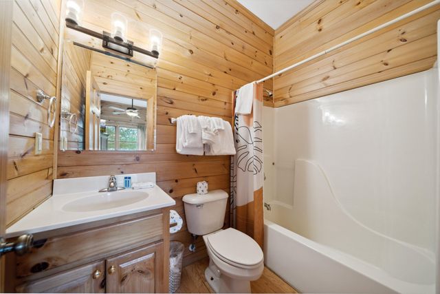 510 Wildflower Ridge Rd, Gatlinburg, TN 37738