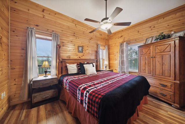 510 Wildflower Ridge Rd, Gatlinburg, TN 37738