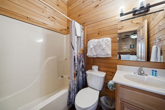 510 Wildflower Ridge Rd, Gatlinburg, TN 37738