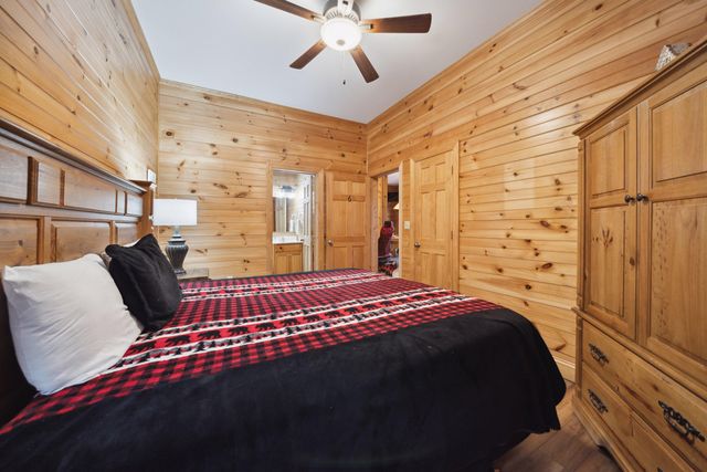 510 Wildflower Ridge Rd, Gatlinburg, TN 37738