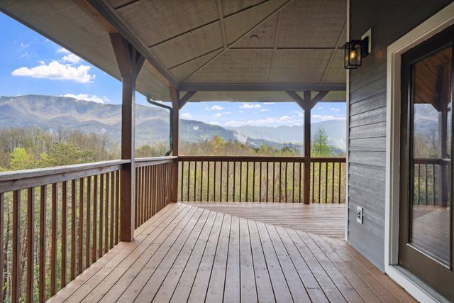510 Wildflower Ridge Rd, Gatlinburg, TN 37738