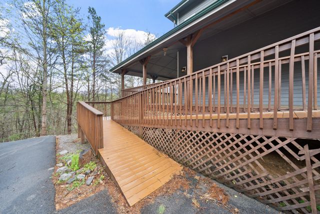510 Wildflower Ridge Rd, Gatlinburg, TN 37738