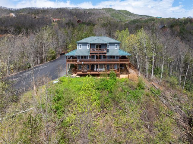 510 Wildflower Ridge Rd, Gatlinburg, TN 37738