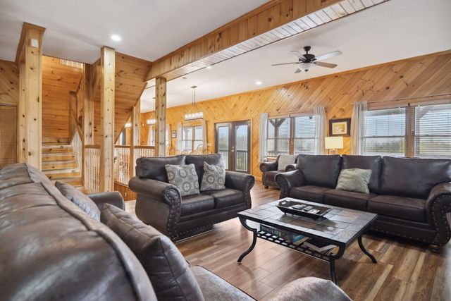510 Wildflower Ridge Rd, Gatlinburg, TN 37738