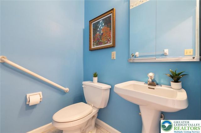 2504 Rolling Green Drive, Lower Macungie Twp, PA 18062
