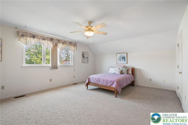 2504 Rolling Green Drive, Lower Macungie Twp, PA 18062