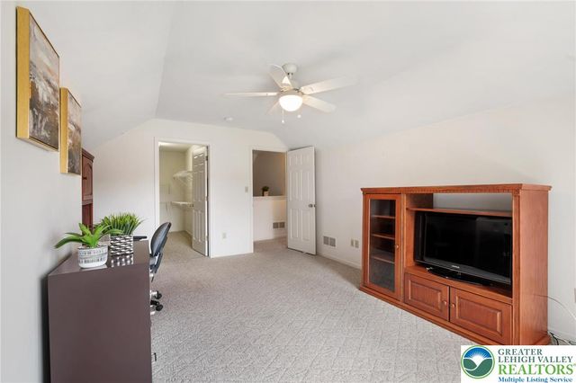 2504 Rolling Green Drive, Lower Macungie Twp, PA 18062