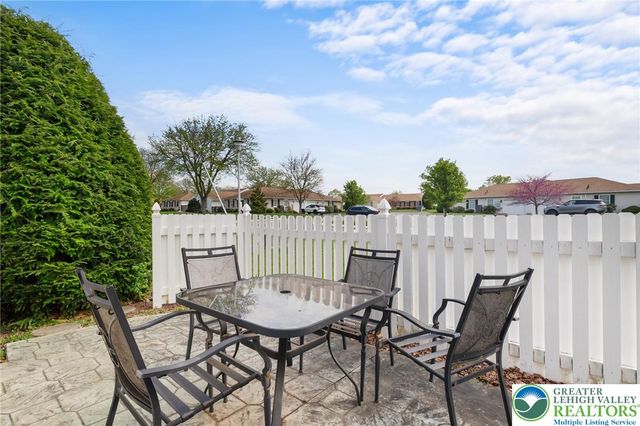 2504 Rolling Green Drive, Lower Macungie Twp, PA 18062