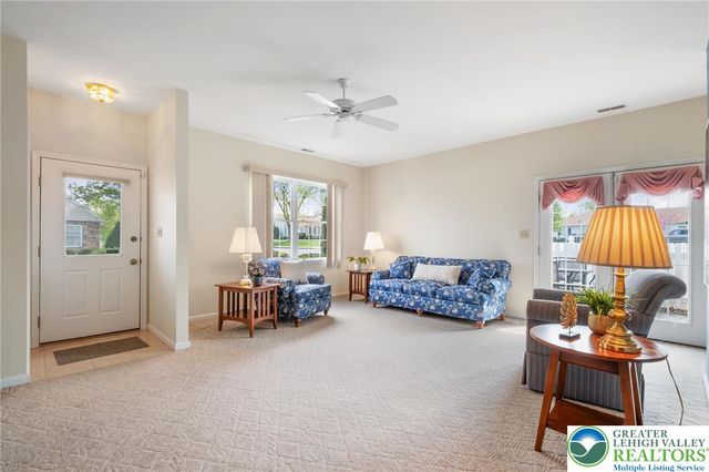 2504 Rolling Green Drive, Lower Macungie Twp, PA 18062