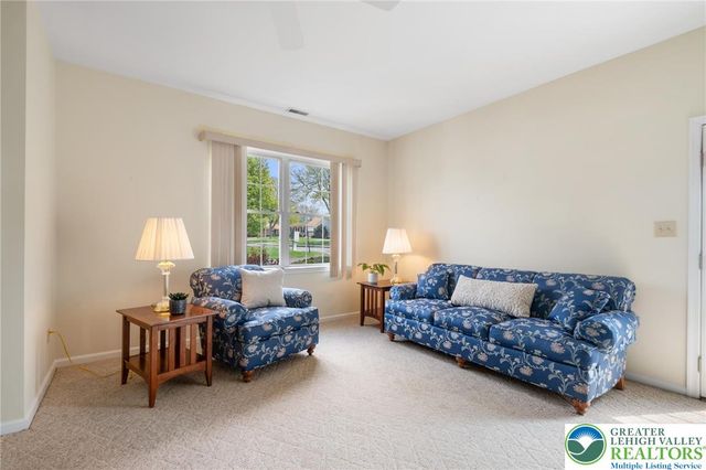 2504 Rolling Green Drive, Lower Macungie Twp, PA 18062