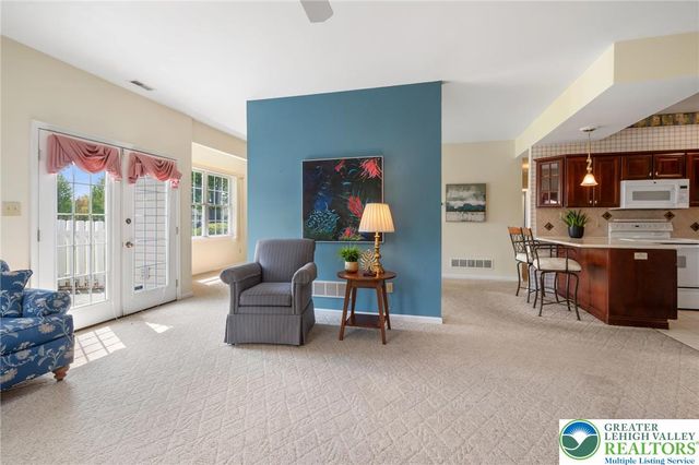 2504 Rolling Green Drive, Lower Macungie Twp, PA 18062