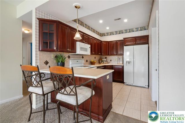 2504 Rolling Green Drive, Lower Macungie Twp, PA 18062