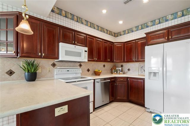 2504 Rolling Green Drive, Lower Macungie Twp, PA 18062
