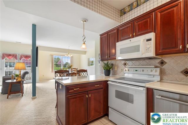 2504 Rolling Green Drive, Lower Macungie Twp, PA 18062
