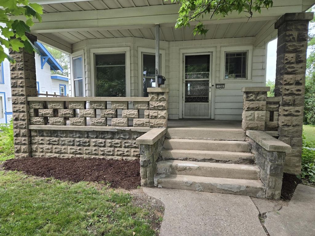 128 Hinman AVENUE, Waukesha, WI 53186