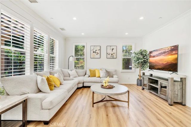 104 Beechmont, Irvine, CA 92620