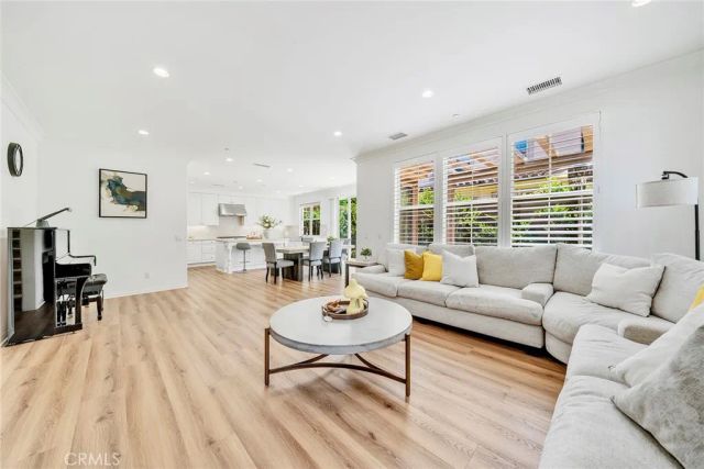 104 Beechmont, Irvine, CA 92620