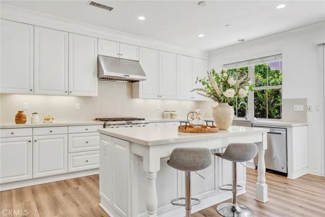 104 Beechmont, Irvine, CA 92620