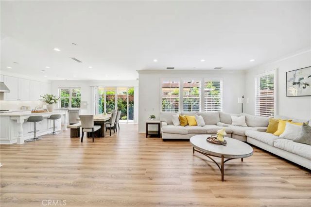 104 Beechmont, Irvine, CA 92620