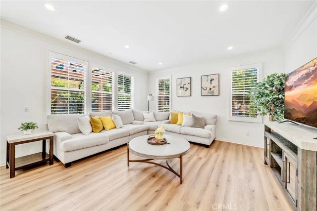 104 Beechmont, Irvine, CA 92620