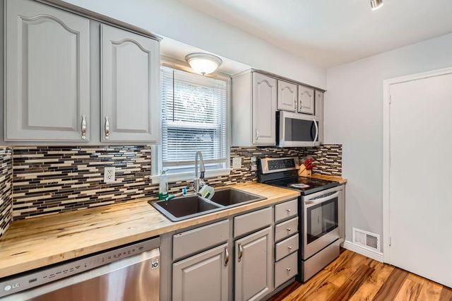 7724 Major Avenue N, Brooklyn Park, MN 55443