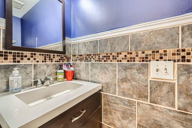 7724 Major Avenue N, Brooklyn Park, MN 55443