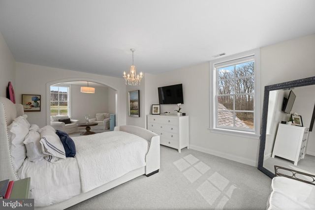 1484 W STRASBURG RD, West Chester, PA 19382