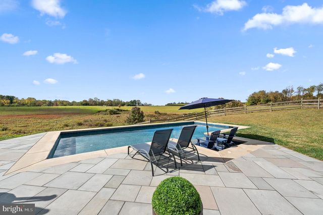 1484 W STRASBURG RD, West Chester, PA 19382