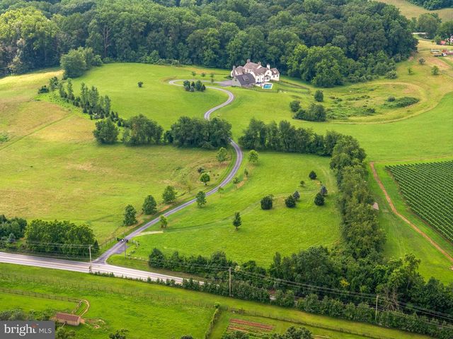 1484 W STRASBURG RD, West Chester, PA 19382