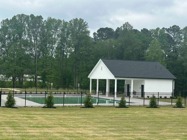 335 E Pyrenees Drive, Wellford, SC 29385