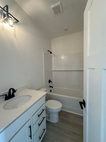 335 E Pyrenees Drive, Wellford, SC 29385