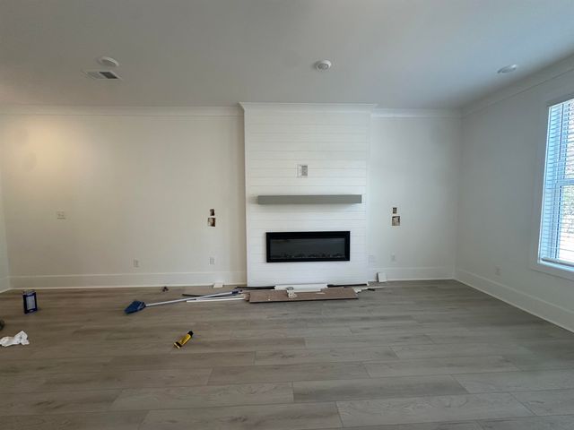 335 E Pyrenees Drive, Wellford, SC 29385