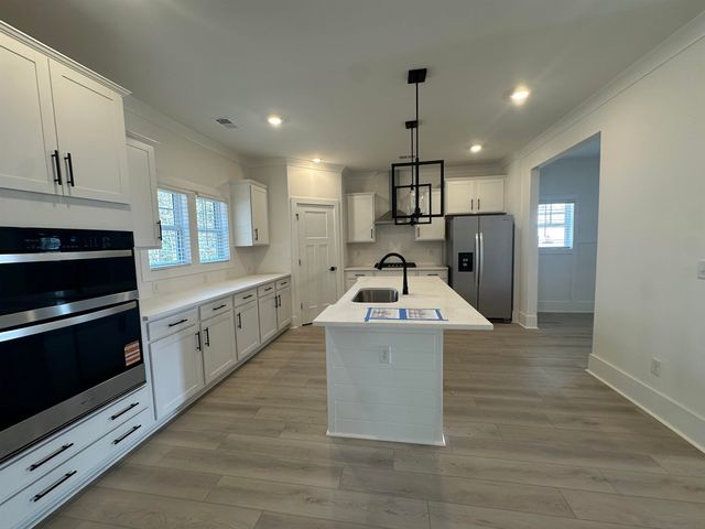 335 E Pyrenees Drive, Wellford, SC 29385