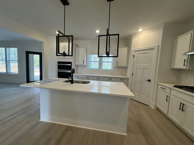 335 E Pyrenees Drive, Wellford, SC 29385