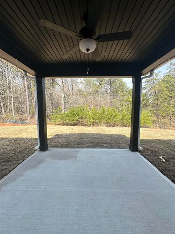 335 E Pyrenees Drive, Wellford, SC 29385