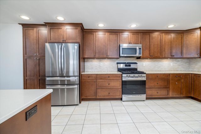 2970 Bond Drive, Merrick, NY 11566