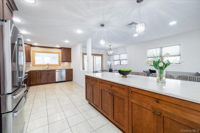 2970 Bond Drive, Merrick, NY 11566