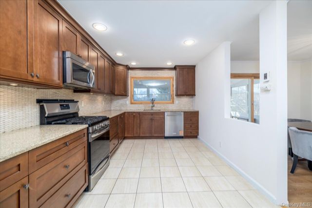 2970 Bond Drive, Merrick, NY 11566