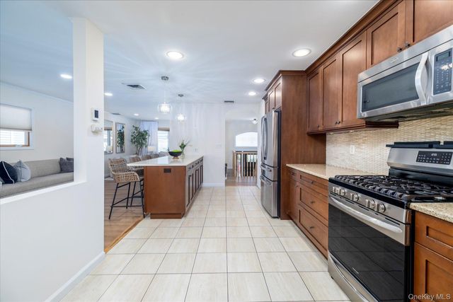 2970 Bond Drive, Merrick, NY 11566