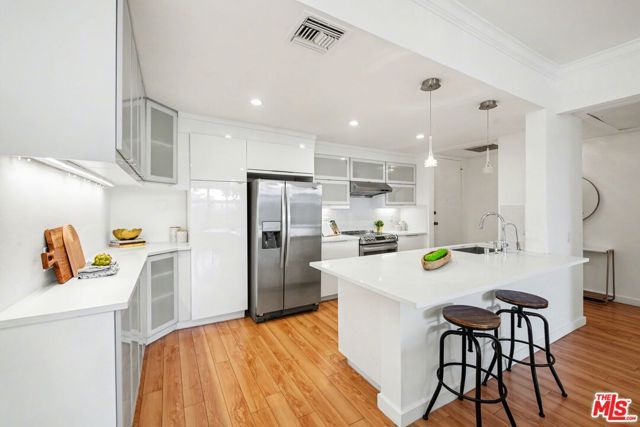 2276 S Beverly Glen Boulevard 207, Los Angeles, CA 90064