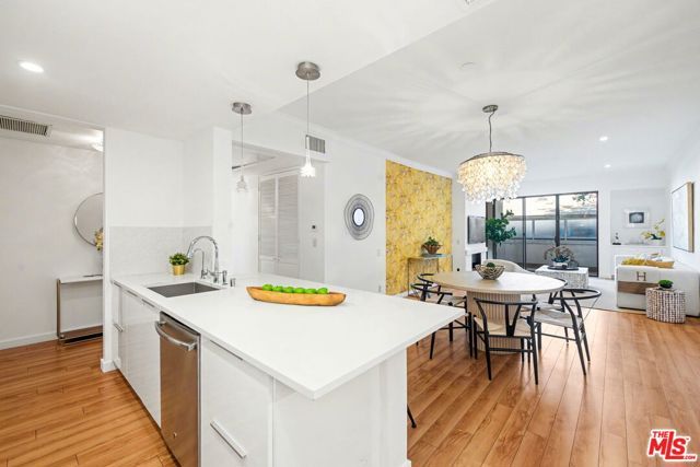 2276 S Beverly Glen Boulevard 207, Los Angeles, CA 90064
