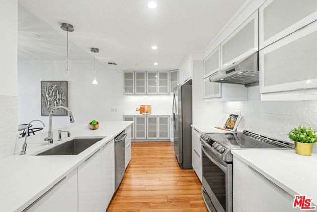 2276 S Beverly Glen Boulevard 207, Los Angeles, CA 90064