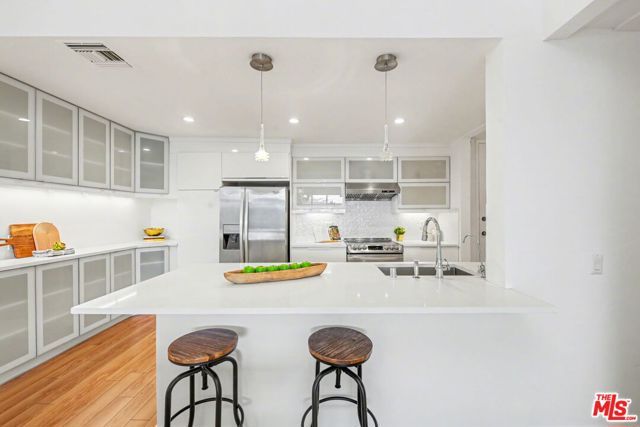 2276 S Beverly Glen Boulevard 207, Los Angeles, CA 90064