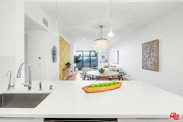 2276 S Beverly Glen Boulevard 207, Los Angeles, CA 90064