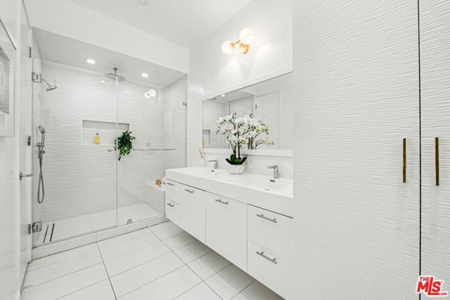 2276 S Beverly Glen Boulevard 207, Los Angeles, CA 90064