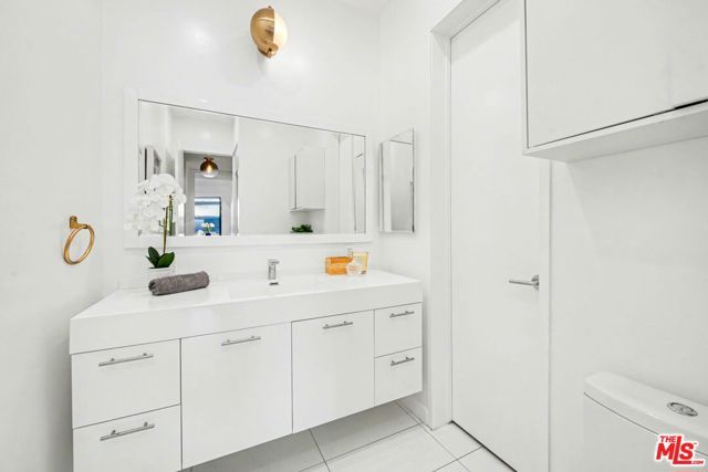 2276 S Beverly Glen Boulevard 207, Los Angeles, CA 90064