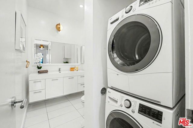 2276 S Beverly Glen Boulevard 207, Los Angeles, CA 90064